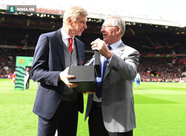 Sir Alex đã ngồi dậy và nói chuyện được sau ca phẫu thuật khẩn cấp - Ảnh 2.