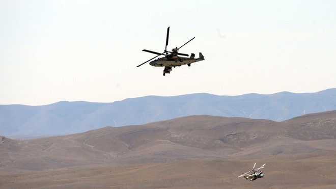 Ghế phóng phi công của trực thăng Ka-52 không hoạt động, có phải đã bị bắn? - Ảnh 1.