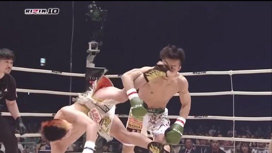 Xem thần đồng MMA Nhật Bản tung cước độc hạ đối thủ - Ảnh 1.