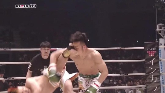 Xem thần đồng MMA Nhật Bản tung cước độc hạ đối thủ - Ảnh 2.