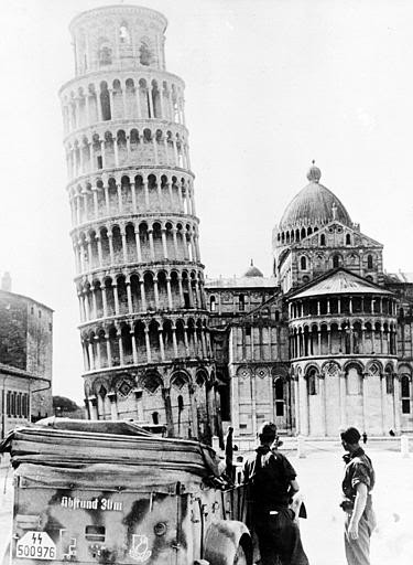 Tại sao Tháp nghiêng Pisa lại nghiêng? - Ảnh 2.