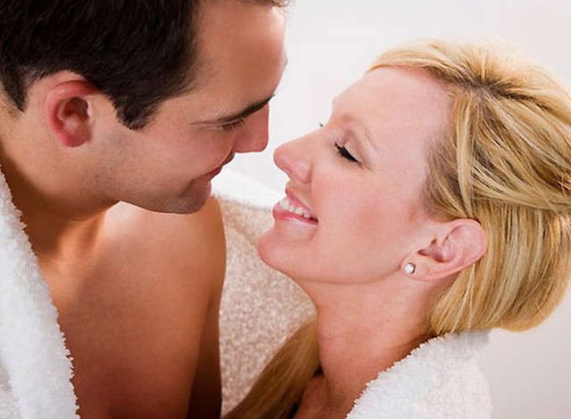 Quan hệ tình dục bằng miệng dễ dẫn tới ung thư vòm họng - Ảnh 1.
