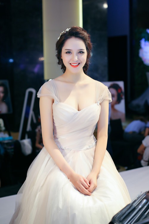 Sự trùng hợp đến khó tin trong chuyện đời tư của top 3 Hoa hậu Việt Nam 2012 - Ảnh 11.