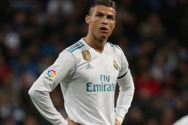 Ronaldo cảm thấy ‘ghê tởm’ với hợp đồng mang tính ‘sỉ nhục’ của Real - Ảnh 1.