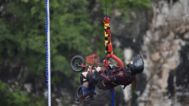 Nhảy tự do từ độ cao trên 260m - trò bungee cao nhất thế giới đã xuất hiện rồi - Ảnh 2.