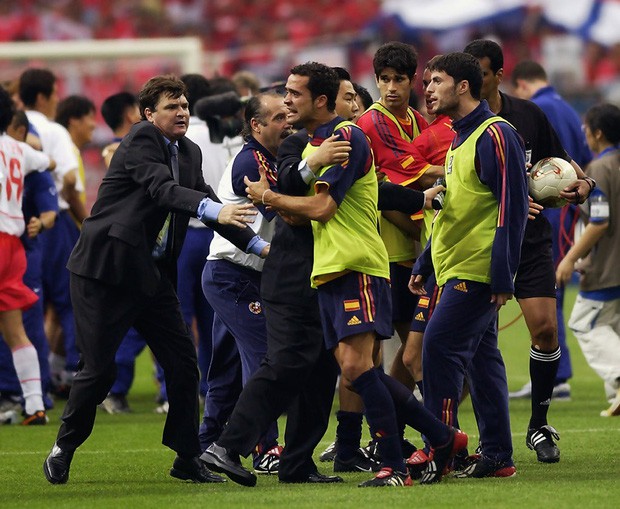 World Cup 2002: Hàn Quốc vào bán kết nhờ bê bối trọng tài - Ảnh 5.