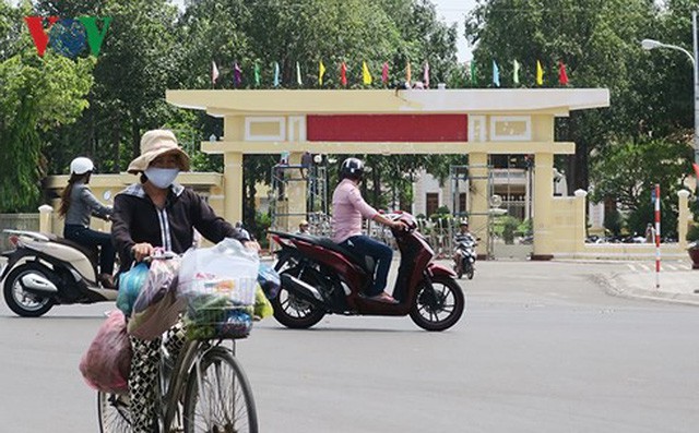 Nhiều người quá khích ném đá và gây rối ở Bình Thuận khai được cho tiền - Ảnh 2.