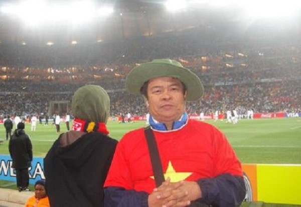 Đại gia Việt có vải thiều, tiền lẻ và cúp vàng Bát Tràng sang Nga xem World Cup 2018 - Ảnh 1. Đại gia Việt có vải thiều, tiền lẻ và cúp vàng Bát Tràng sang Nga xem World Cup 2018 - Ảnh 1.
