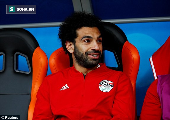 Ánh mắt thất thần của Salah sau khoảnh khắc vỡ òa của Suarez - Ảnh 2.