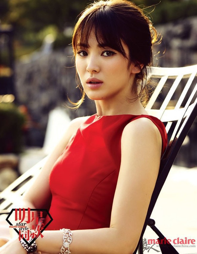 Nhan sắc Song Hye Kyo và nữ chính tin đồn Hậu Duệ Mặt Trời Nhã Phương: Chưa nhận vai đã bị đặt lên bàn cân - Ảnh 2.