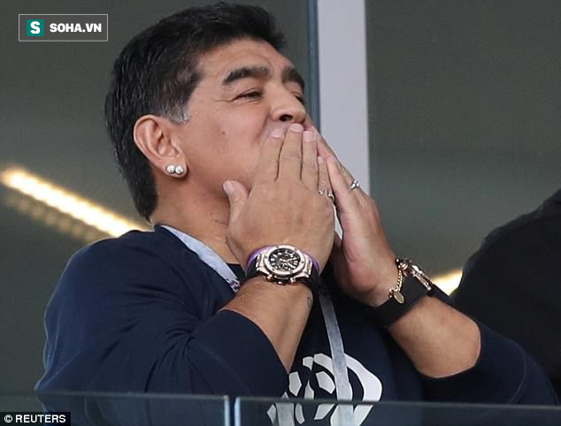 Maradona bị 2 nhà báo nữ tố phân biệt chủng tộc với fan Hàn Quốc - Ảnh 1.