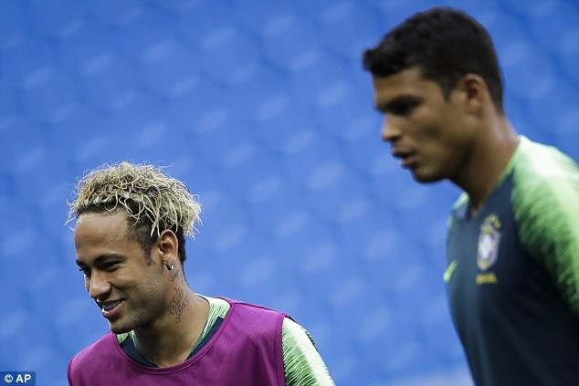 Neymar khoe mái tóc “tổ chim” trước trận khai màn World Cup - Ảnh 3.