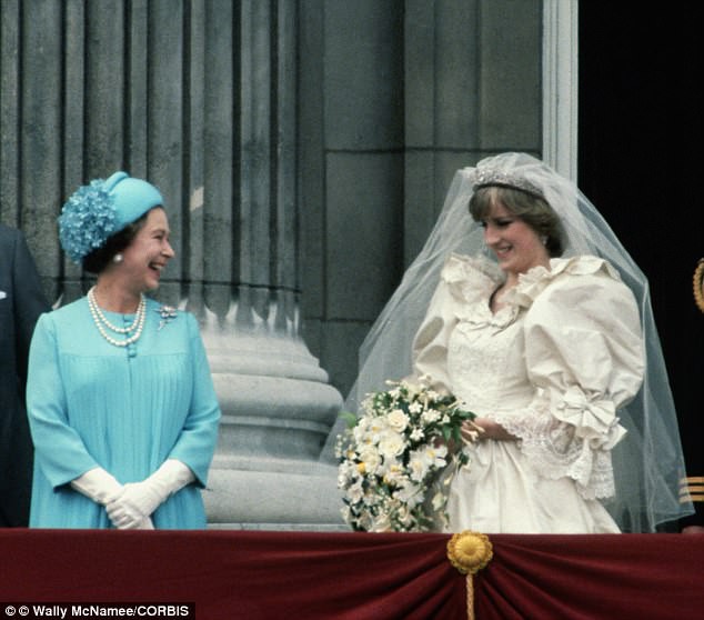 Giống như Công nương Diana, Meghan có thể gọi Nữ hoàng Anh thân mật như thế này - Ảnh 2.