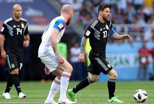 Trọng tài ‘phá bĩnh’ trận đấu giữa Argentina và Iceland vì không cần VAR - Ảnh 1.