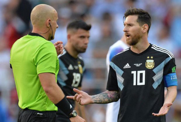 Trọng tài ‘phá bĩnh’ trận đấu giữa Argentina và Iceland vì không cần VAR - Ảnh 3.