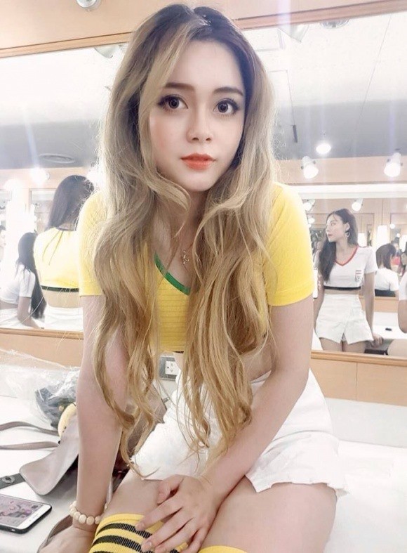 Hot girl World Cup bị ném đá với bình luận ngô nghê  - Ảnh 4.