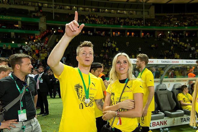 Trai đẹp tuyển Đức Marco Reus yêu con gái tội phạm khét tiếng: Khi gia thế cũng thua chân tình - Ảnh 13.