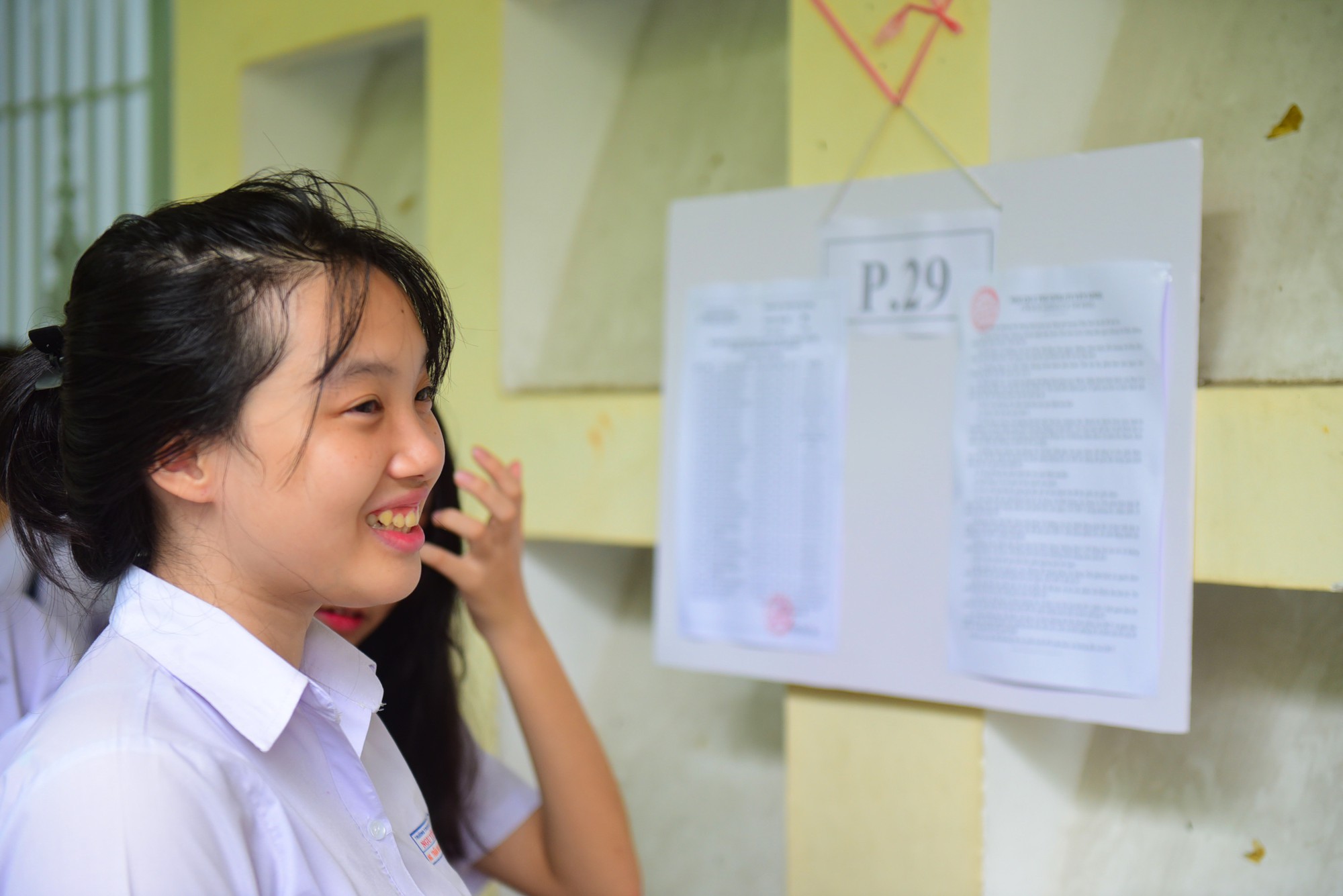 Học sinh Sài Gòn ôn bài đến sát giờ thi tuyển sinh lớp 10 - Ảnh 1.