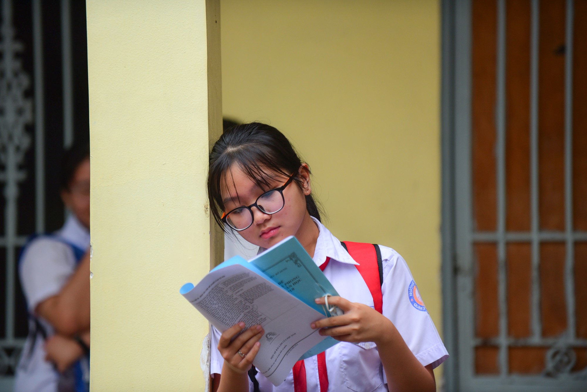 Học sinh Sài Gòn ôn bài đến sát giờ thi tuyển sinh lớp 10 - Ảnh 4.
