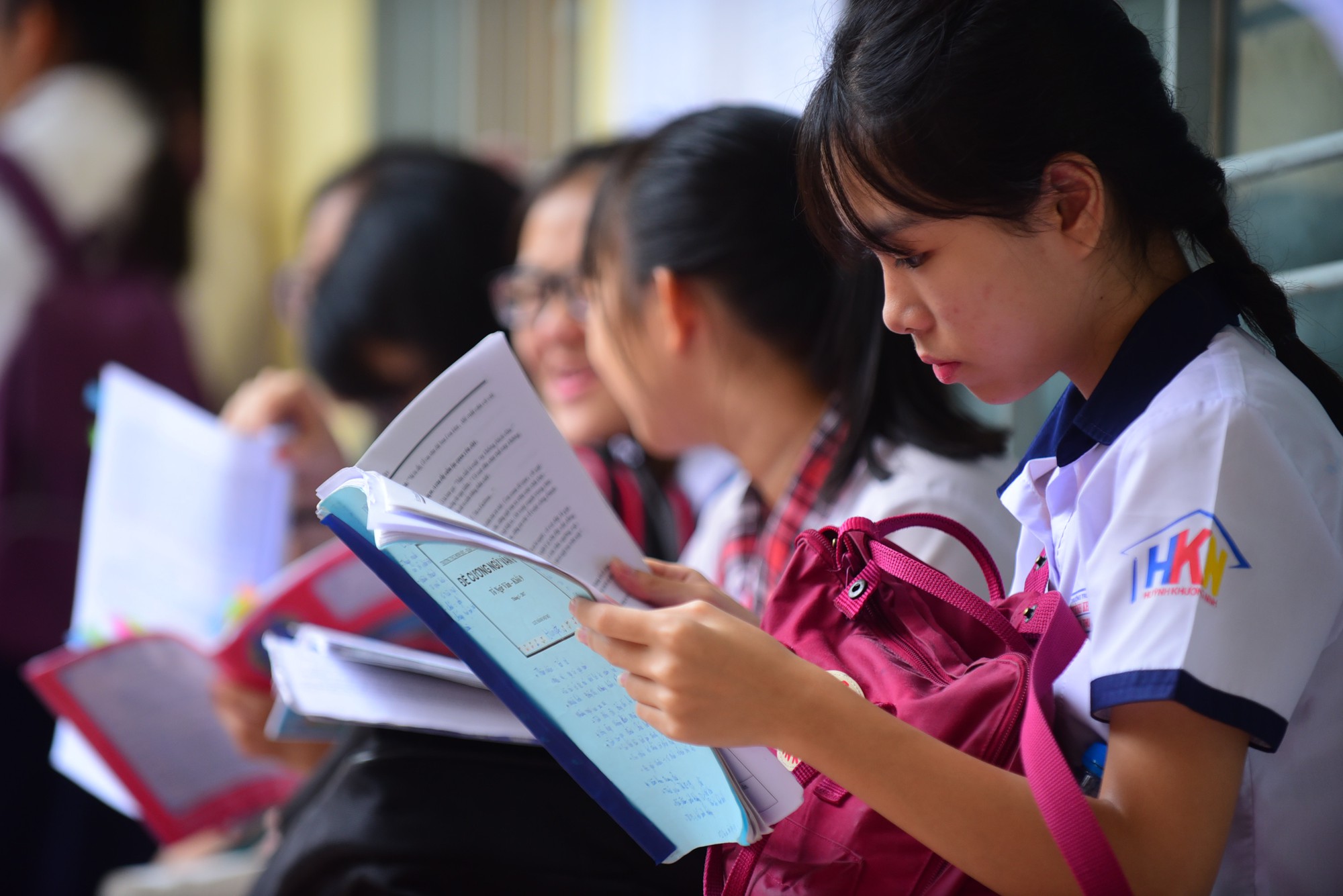 Học sinh Sài Gòn ôn bài đến sát giờ thi tuyển sinh lớp 10 - Ảnh 8.