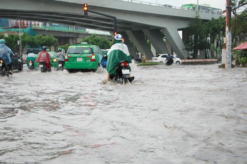 Ông chủ siêu máy bơm nói gì khi muốn chống ngập cho sân bay? - Ảnh 1.