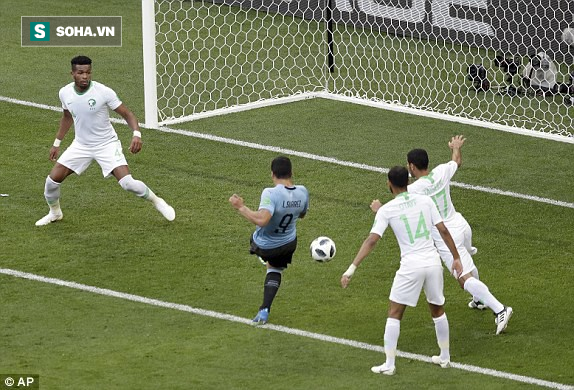 Suarez bừng tỉnh để nâng bước Uruguay, gián tiếp vùi Salah xuống tận cùng tuyệt vọng - Ảnh 1.
