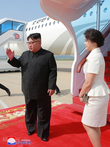 Ảnh: Phu nhân lãnh đạo Triều Tiên Ri Sol-ju đẹp rạng ngời ở Trung Quốc - Ảnh 2.