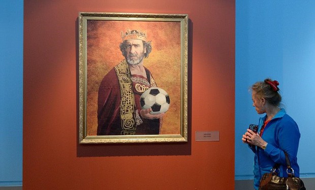 Ronaldo, Messi lạ lẫm khi diện đồ ở thế kỷ 18 tại bảo tàng Nga - Ảnh 8.