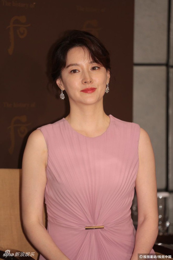 Ở tuổi 47, Lee Young Ae vẫn là đại mỹ nhân khiến loạt đàn em như Kim Tae Hee, Song Hye Kyo phải e dè - Ảnh 1.