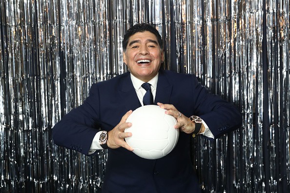 Trong trận thua của Argentina, vì sao Maradona lại đeo 2 chiếc đồng hồ giống hệt nhau? - Ảnh 5.