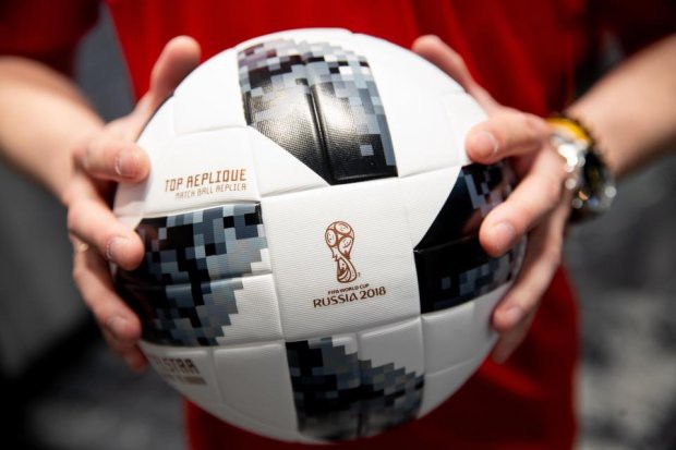 Trái bóng công nghệ Telstar 18 của World Cup 2018 liên tục xì hơi, FIFA nói gì? - Ảnh 1.