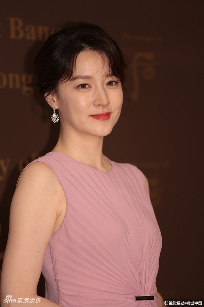 Ở tuổi 47, Lee Young Ae vẫn là đại mỹ nhân khiến loạt đàn em như Kim Tae Hee, Song Hye Kyo phải e dè - Ảnh 3.