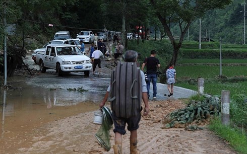 Hơn 3.000 người Trung Quốc sơ tán vì mưa bão gây ngập lụt - Ảnh 1.