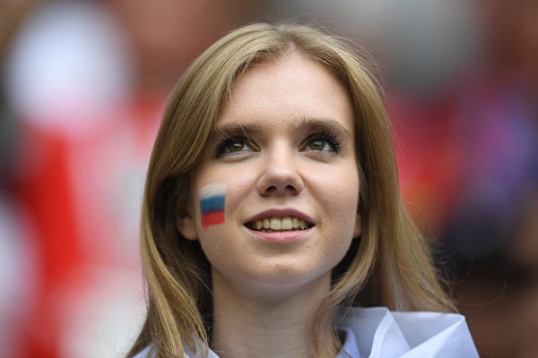 Hình ảnh các CĐV nữ xinh đẹp trên khán đài cổ vũ World Cup khiến người ta phải ùn ùn kéo đến Nga! - Ảnh 14.