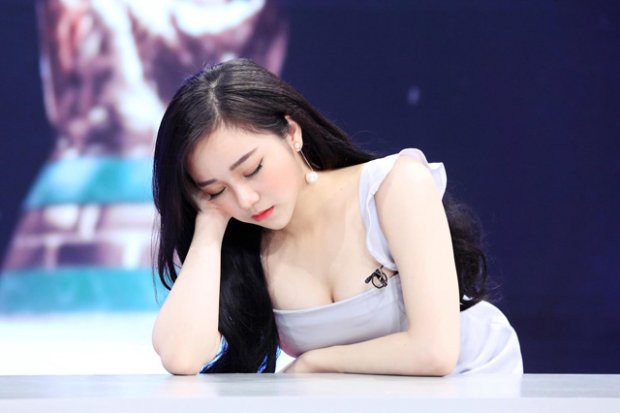 Điểm mặt 3 hotgirl nóng bỏng nhất trên sóng VTV dịp World Cup 2018 - Ảnh 5.