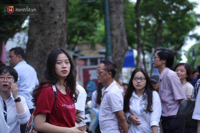 Thi cử căng thẳng là thế mà các nữ sinh Việt vẫn xinh xắn và rạng ngời trong nắng hè! - Ảnh 3.