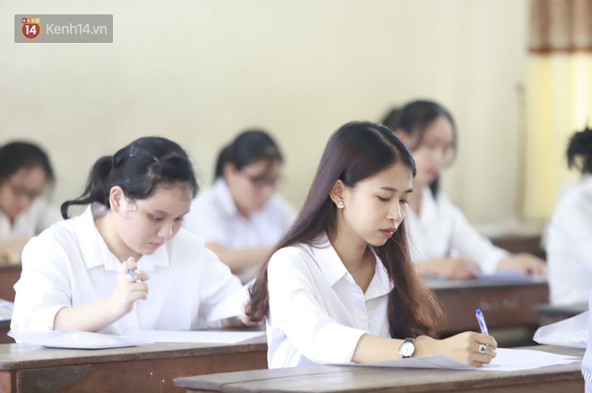 Thi cử căng thẳng là thế mà các nữ sinh Việt vẫn xinh xắn và rạng ngời trong nắng hè! - Ảnh 6.