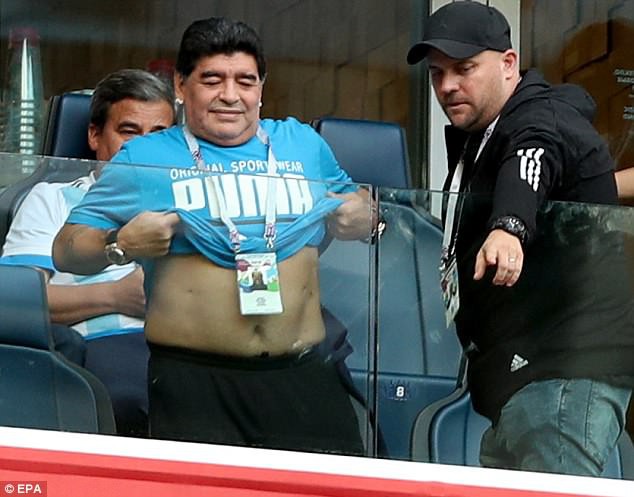 Nóng: Maradona nhập viện khẩn cấp ngay sau chiến thắng kịch tính của Argentina - Ảnh 15.