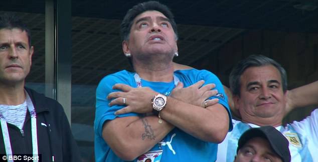 Nóng: Maradona nhập viện khẩn cấp ngay sau chiến thắng kịch tính của Argentina - Ảnh 11.