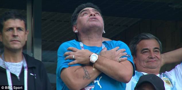 Nóng: Maradona nhập viện khẩn cấp ngay sau chiến thắng kịch tính của Argentina - Ảnh 12.