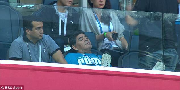 Nóng: Maradona nhập viện khẩn cấp ngay sau chiến thắng kịch tính của Argentina - Ảnh 13.