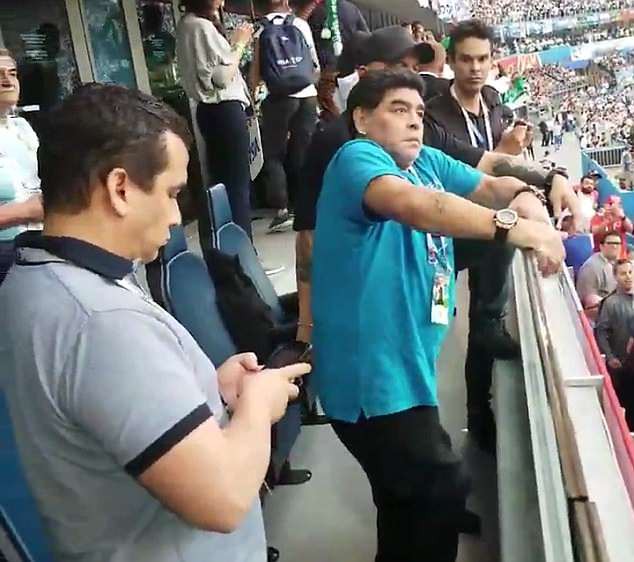Nóng: Maradona nhập viện khẩn cấp ngay sau chiến thắng kịch tính của Argentina - Ảnh 6.