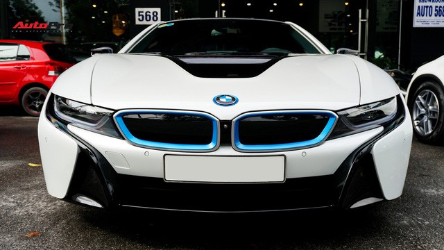 BMW i8 - Siêu xe đình đám một thời tụt giá mạnh tại Việt Nam - Ảnh 1.