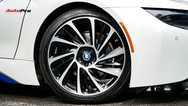 BMW i8 - Siêu xe đình đám một thời tụt giá mạnh tại Việt Nam - Ảnh 4.