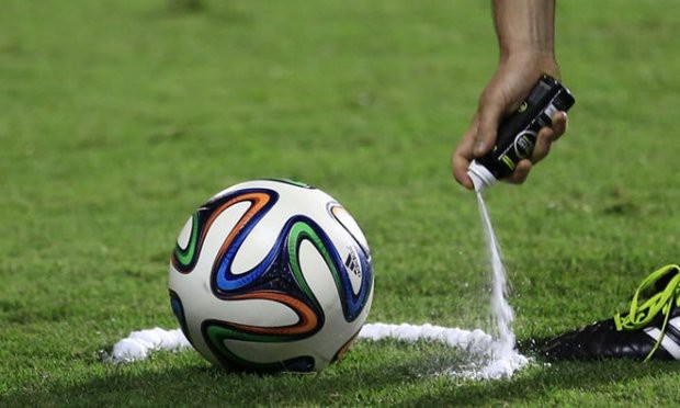 Bình xịt bọt các trọng tài World Cup 2018 sử dụng trong những quả đá phạt có gì đặc biệt? - Ảnh 1.