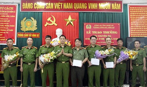 Truy bắt trộm, nữ chủ nhà bị chém 17 nhát dao - Ảnh 1.