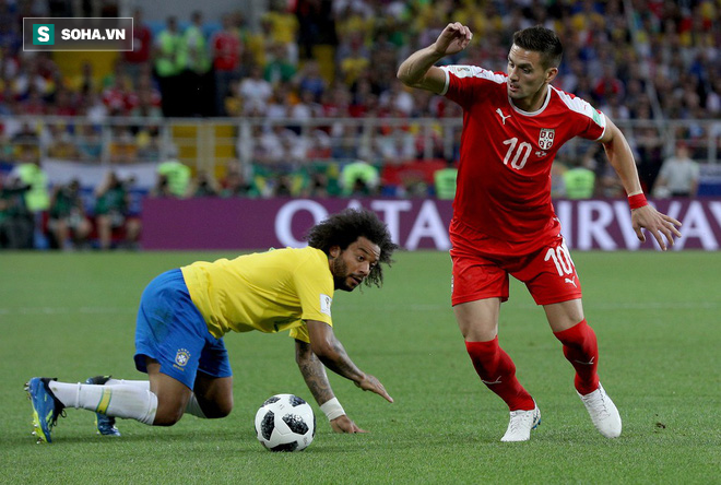 World Cup 2018: Marcelo chấn thương đáng lo ngại, Brazil đổ lỗi cho... đệm nằm - Ảnh 1.