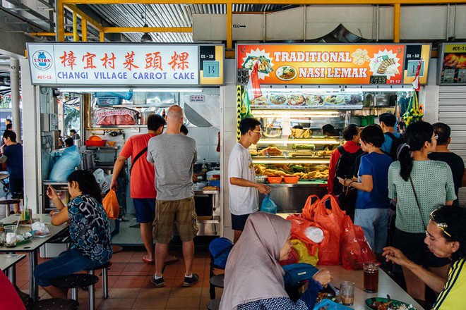 Singapore đắt đỏ có tiếng, nhưng ăn uống ở nơi này thì đảm bảo ngon, rẻ như người bản địa - Ảnh 2.