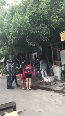 Đánh ghen kinh hoàng: Cô gái bị vợ của nhân tình đánh trong tình trạng không mảnh vải che thân - Ảnh 3.