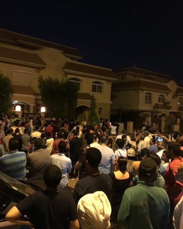 Sốc: Đường phố Ai Cập náo loạn vì Mohamed Salah lộ địa chỉ nhà - Ảnh 1.